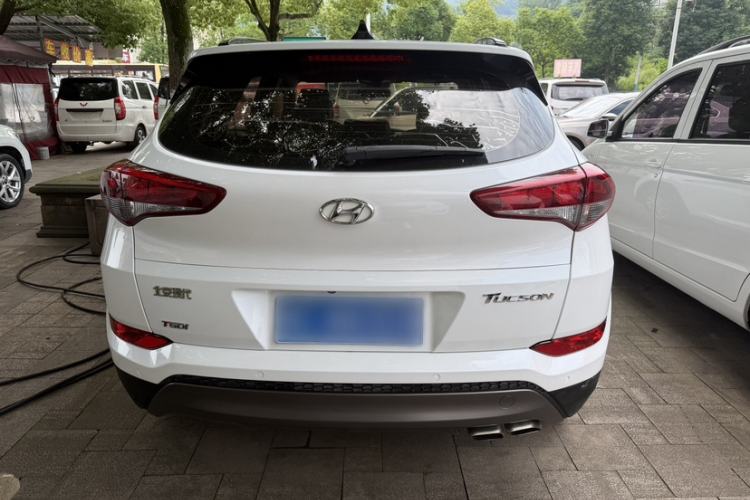 Used Hyundai Tucson 2015 1.6T Dual-Clutch Two-Wheel-Drive Smart Model Exterior 4