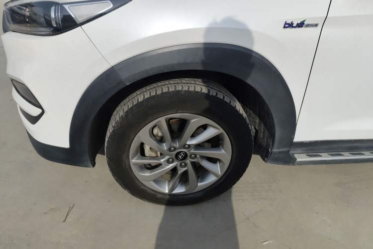 Used Hyundai Tucson 2015 1.6T Dual-Clutch Two-Wheel-Drive Smart Model Exterior 4