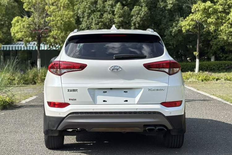 Used Hyundai Tucson 2015 1.6T Dual-Clutch Two-Wheel-Drive Smart Model Exterior 4
