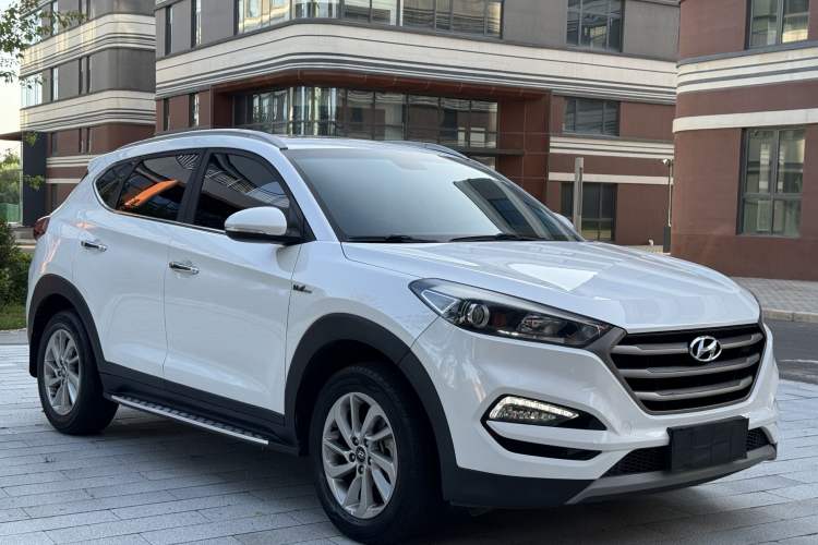 Used Hyundai Tucson 2015 1.6T Dual-Clutch Two-Wheel-Drive Smart Model Exterior 4