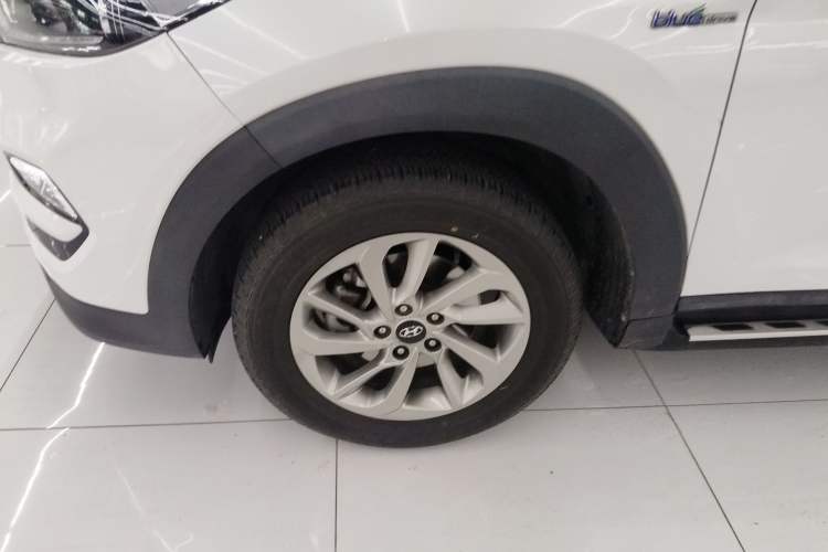 Used Hyundai Tucson 2015 1.6T Dual-Clutch Two-Wheel-Drive Smart Model Exterior 4