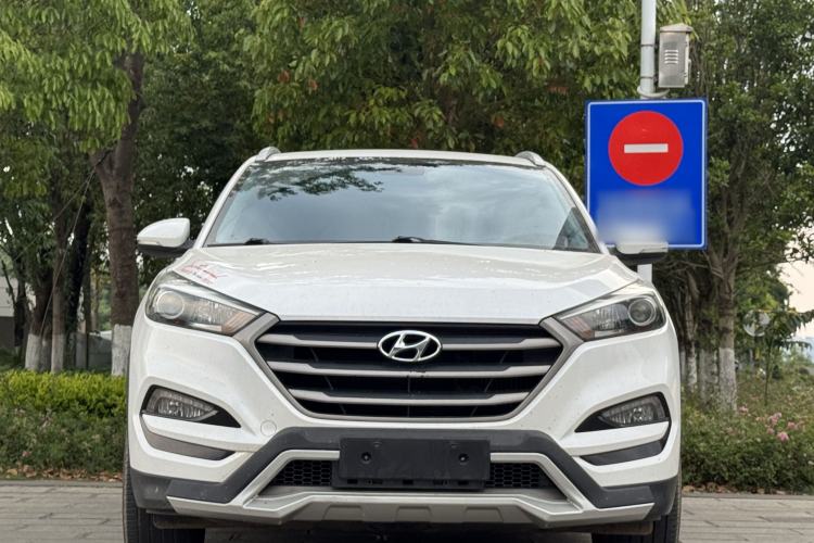 Used Hyundai Tucson 2015 1.6T Dual-Clutch Two-Wheel-Drive Smart Model Exterior 4