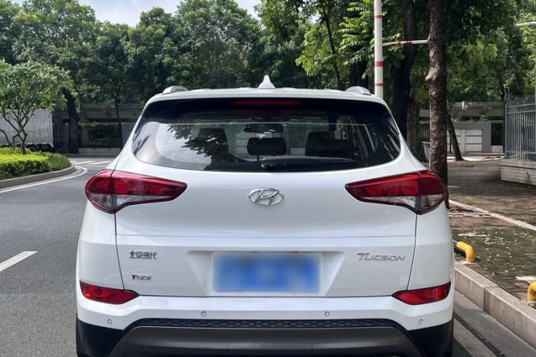 Used Hyundai Tucson 2015 1.6T Dual-Clutch Two-Wheel-Drive Smart Model Exterior 4