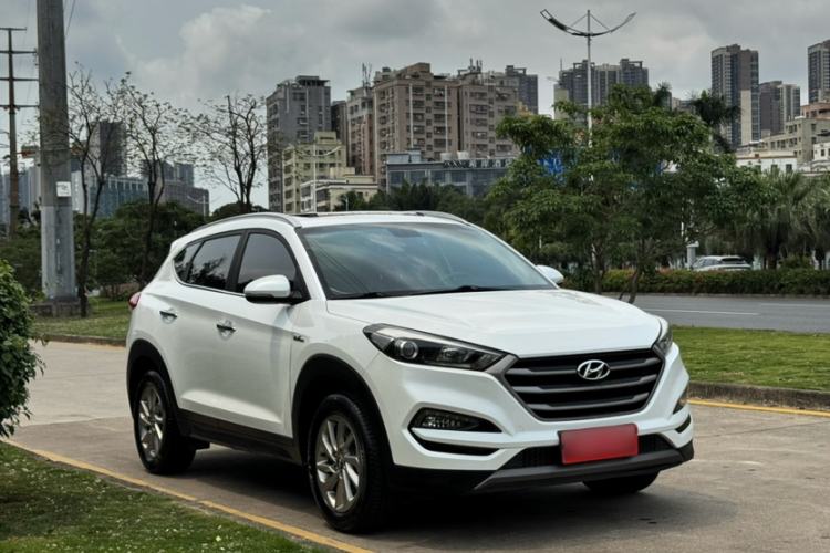 Used Hyundai Tucson 2015 1.6T Dual-Clutch Two-Wheel-Drive Smart Model Exterior 4