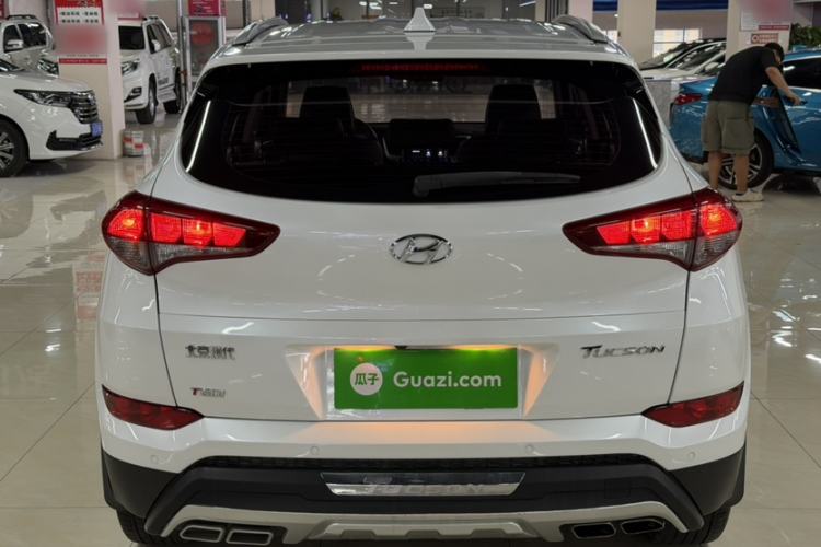 Used Hyundai Tucson 2015 1.6T Dual-Clutch Two-Wheel-Drive Smart Model Exterior 4