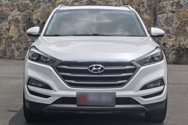 Used Hyundai Tucson 2015 1.6T Dual-Clutch Two-Wheel-Drive Smart Model Exterior 5