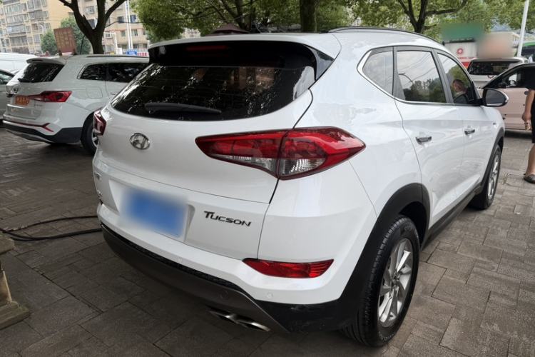 Used Hyundai Tucson 2015 1.6T Dual-Clutch Two-Wheel-Drive Smart Model Exterior 5