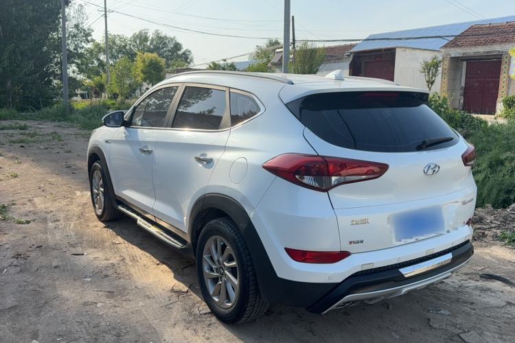 Used Hyundai Tucson 2015 1.6T Dual-Clutch Two-Wheel-Drive Smart Model Exterior 5