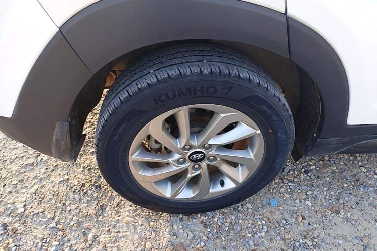 Used Hyundai Tucson 2015 1.6T Dual-Clutch Two-Wheel-Drive Smart Model Exterior 5