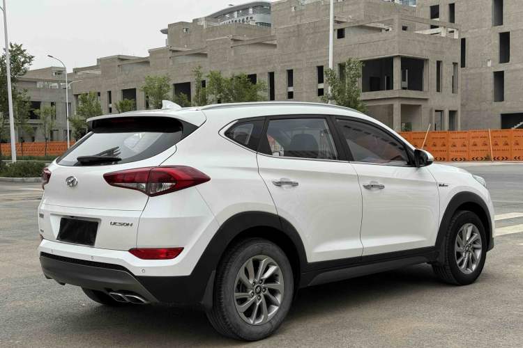 Used Hyundai Tucson 2015 1.6T Dual-Clutch Two-Wheel-Drive Smart Model Exterior 5