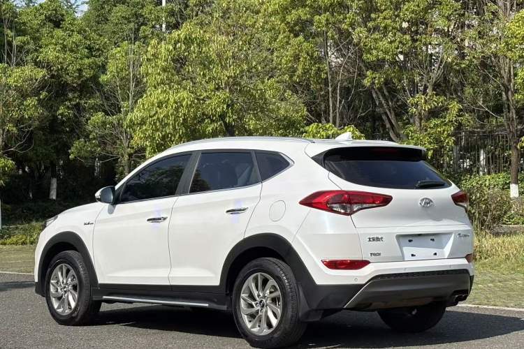 Used Hyundai Tucson 2015 1.6T Dual-Clutch Two-Wheel-Drive Smart Model Exterior 5