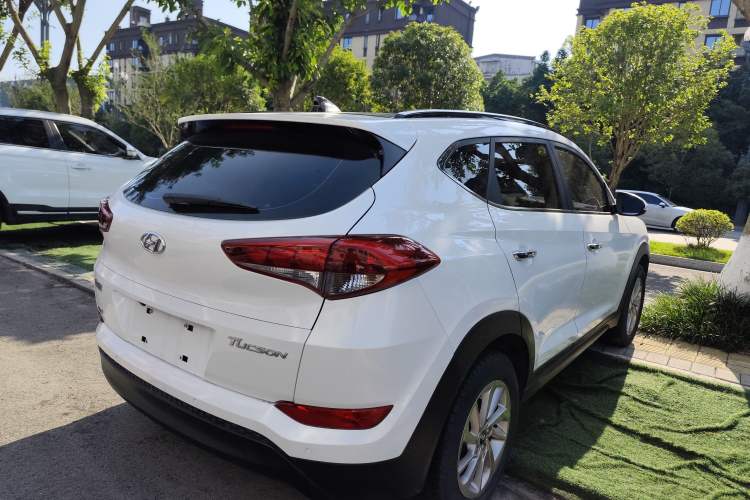 Used Hyundai Tucson 2015 2.0L Automatic Two-Wheel Drive Smart Version Exterior 5