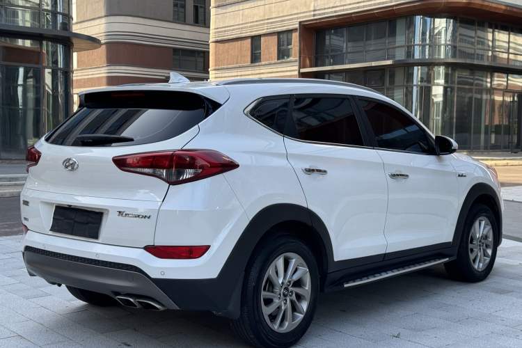 Used Hyundai Tucson 2015 1.6T Dual-Clutch Two-Wheel-Drive Smart Model Exterior 5
