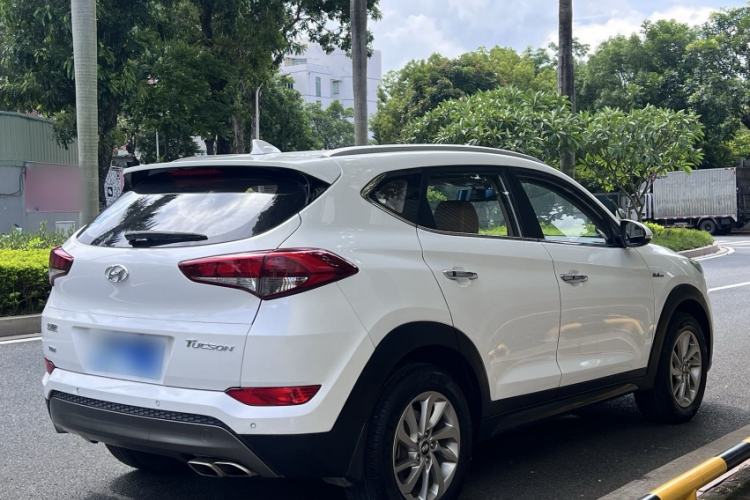 Used Hyundai Tucson 2015 1.6T Dual-Clutch Two-Wheel-Drive Smart Model Exterior 5