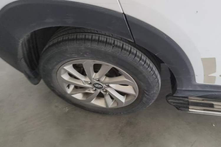 Used Hyundai Tucson 2015 1.6T Dual-Clutch Two-Wheel-Drive Smart Model Exterior 5