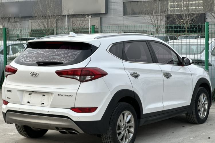 Used Hyundai Tucson 2015 1.6T Dual-Clutch Two-Wheel-Drive Smart Model Exterior 5