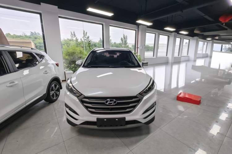 Used Hyundai Tucson 2015 1.6T Dual-Clutch Two-Wheel-Drive Smart Model Exterior 6