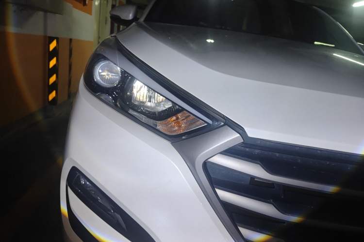 Used Hyundai Tucson 2015 2.0L Automatic Two-Wheel Drive Smart Version Exterior 6