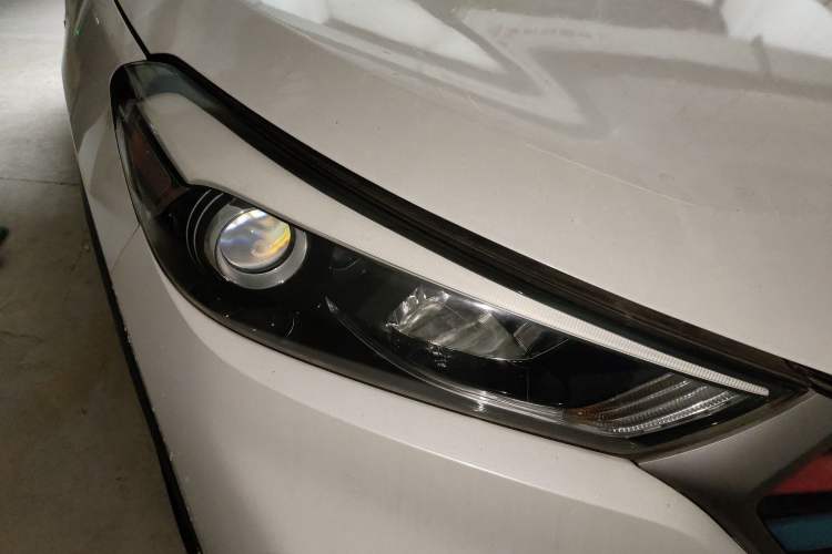 Used Hyundai Tucson 2015 1.6T Dual-Clutch Two-Wheel-Drive Smart Model Exterior 6