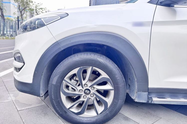 Used Hyundai Tucson 2015 1.6T Dual-Clutch Two-Wheel-Drive Smart Model Exterior 6