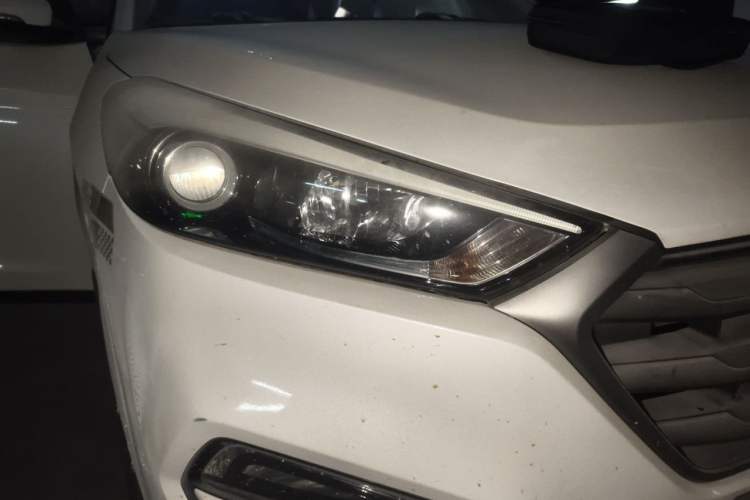 Used Hyundai Tucson 2015 1.6T Dual-Clutch Two-Wheel-Drive Smart Model Exterior 6