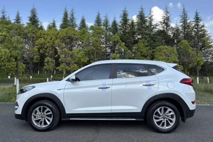 Used Hyundai Tucson 2015 1.6T Dual-Clutch Two-Wheel-Drive Smart Model Exterior 6