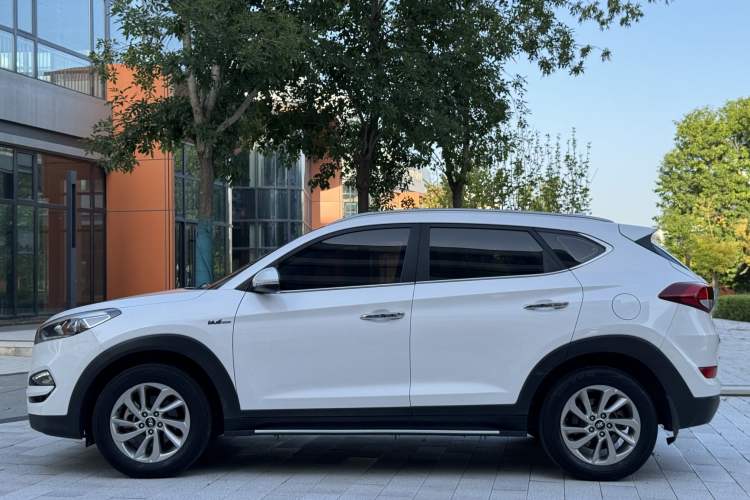 Used Hyundai Tucson 2015 1.6T Dual-Clutch Two-Wheel-Drive Smart Model Exterior 6