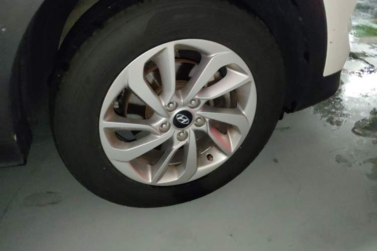 Used Hyundai Tucson 2015 2.0L Automatic Two-Wheel Drive Smart Version Exterior 7