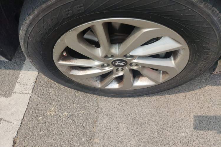 Used Hyundai Tucson 2015 1.6T Dual-Clutch Two-Wheel-Drive Smart Model Exterior 7