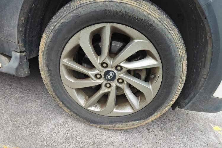 Used Hyundai Tucson 2015 1.6T Dual-Clutch Two-Wheel-Drive Smart Model Exterior 7