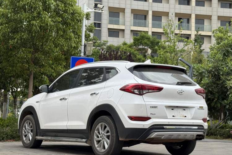 Used Hyundai Tucson 2015 1.6T Dual-Clutch Two-Wheel-Drive Smart Model Exterior 7