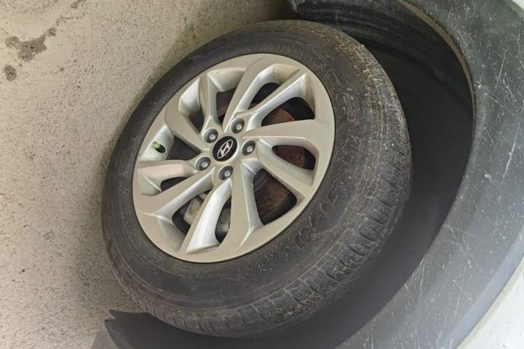 Used Hyundai Tucson 2015 1.6T Dual-Clutch Two-Wheel-Drive Smart Model Exterior 7