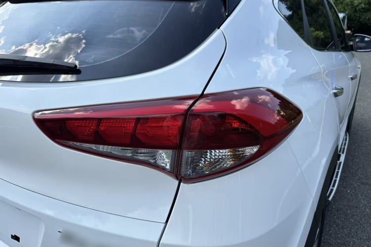 Used Hyundai Tucson 2015 1.6T Dual-Clutch Two-Wheel-Drive Smart Model Exterior 8