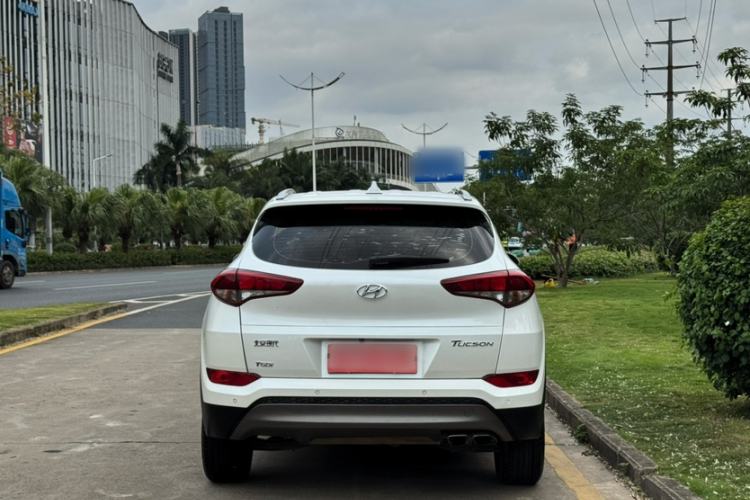 Used Hyundai Tucson 2015 1.6T Dual-Clutch Two-Wheel-Drive Smart Model Exterior 8