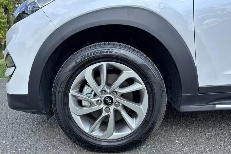 Used Hyundai Tucson 2015 1.6T Dual-Clutch Two-Wheel-Drive Smart Model Exterior 9