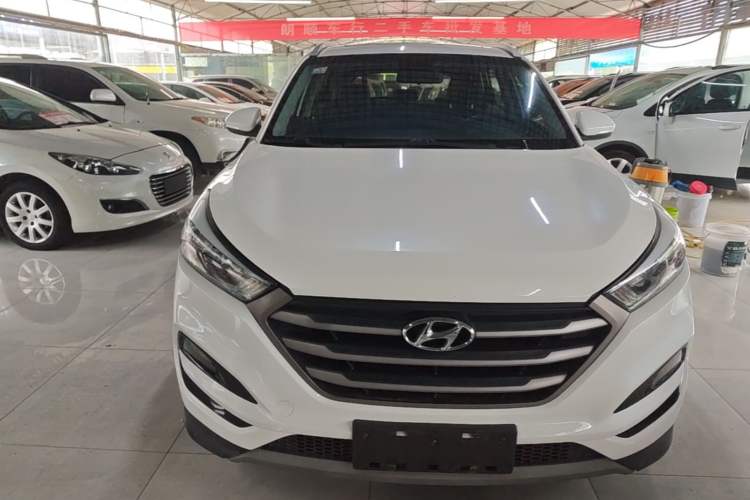 Used Hyundai Tucson 2015 2.0L Automatic Two-Wheel Drive Smart Version Front