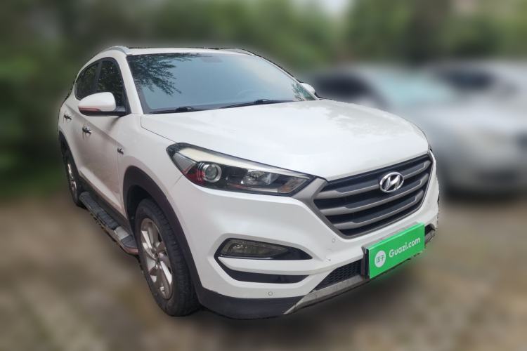Used Hyundai Tucson 2015 1.6T Dual-Clutch Two-Wheel-Drive Smart Model Front Right 45 Deg