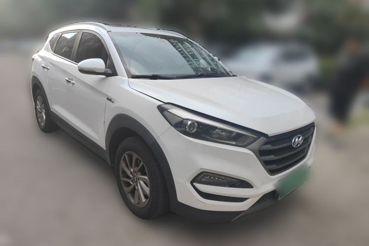 Used Hyundai Tucson 2015 1.6T Dual-Clutch Two-Wheel-Drive Smart Model Front Right 45 Deg