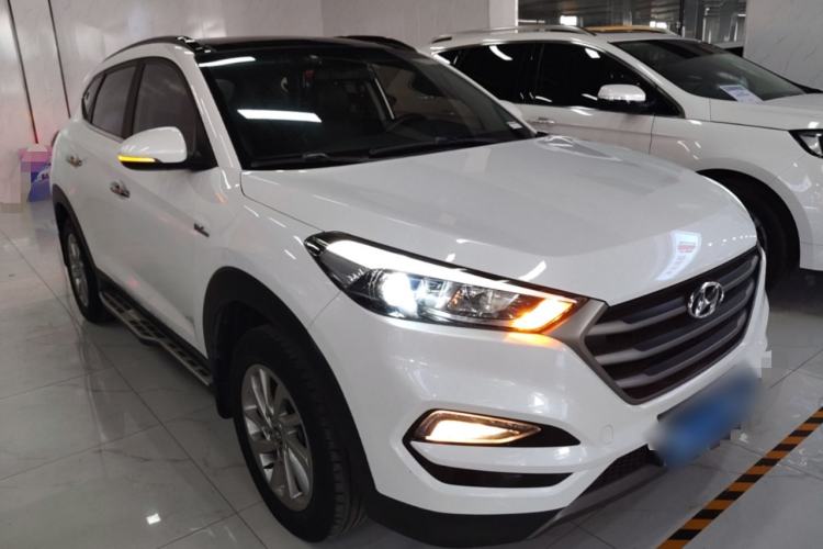 Used Hyundai Tucson 2015 1.6T Dual-Clutch Two-Wheel-Drive Smart Model Front Right 45 Deg