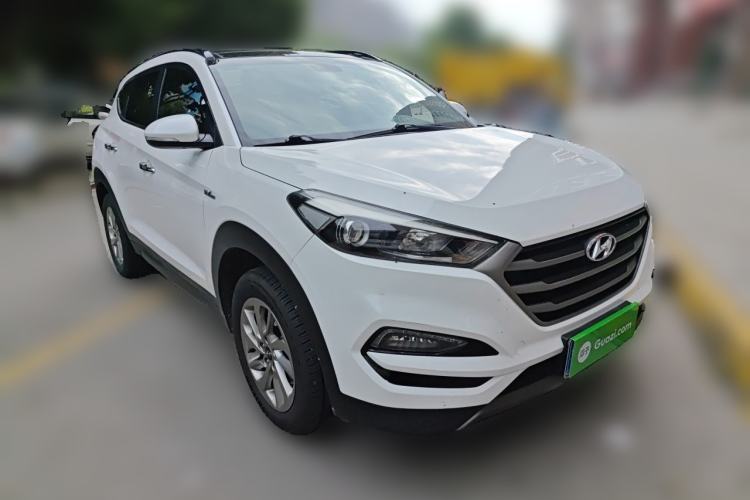 Used Hyundai Tucson 2015 1.6T Dual-Clutch Two-Wheel-Drive Smart Model Front Right 45 Deg