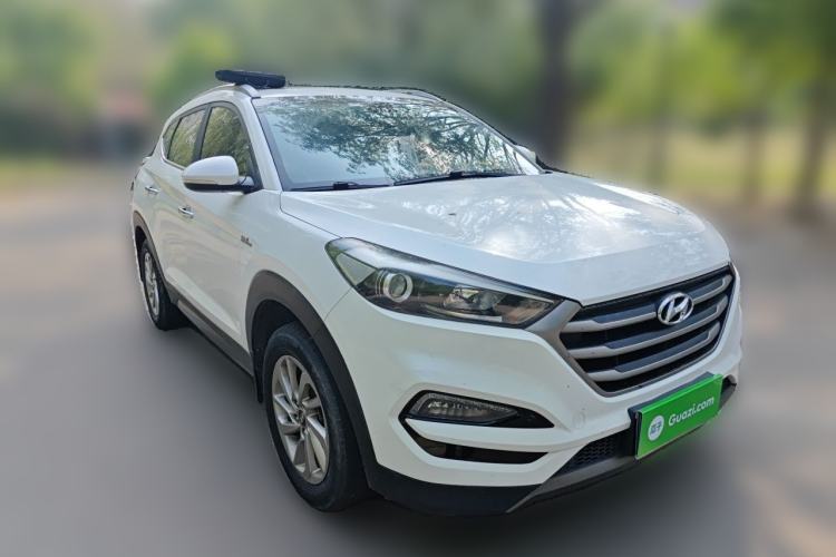Used Hyundai Tucson 2015 1.6T Dual-Clutch Two-Wheel-Drive Smart Model Front Right 45 Deg