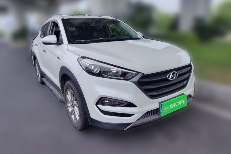 Used Hyundai Tucson 2015 1.6T Dual-Clutch Two-Wheel-Drive Smart Model Front Right 45 Deg