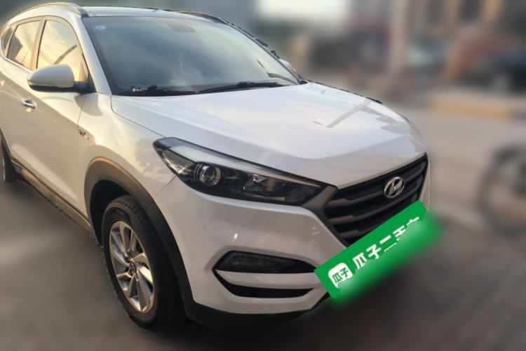 Used Hyundai Tucson 2015 1.6T Dual-Clutch Two-Wheel-Drive Smart Model Front Right 45 Deg