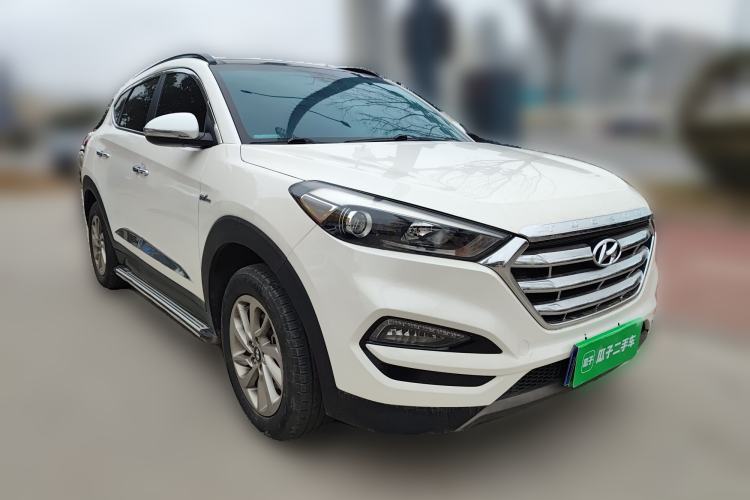 Used Hyundai Tucson 2015 1.6T Dual-Clutch Two-Wheel-Drive Smart Model Front Right 45 Deg