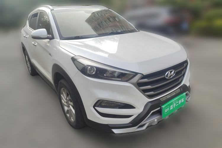 Used Hyundai Tucson 2015 1.6T Dual-Clutch Two-Wheel-Drive Smart Model Front Right 45 Deg