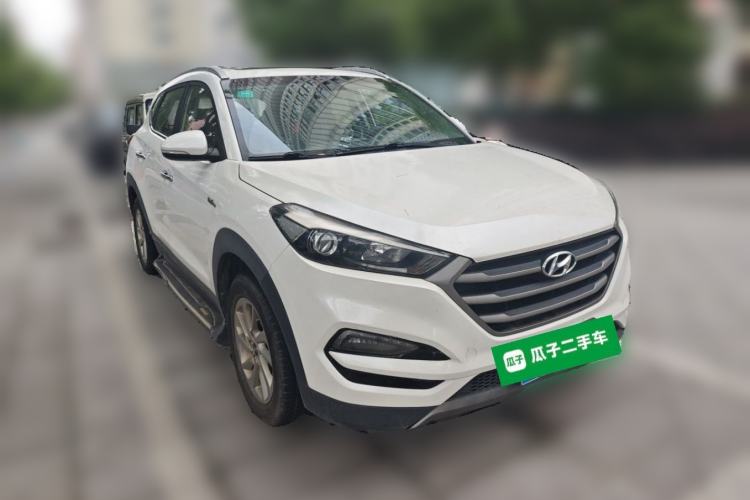Used Hyundai Tucson 2015 1.6T Dual-Clutch Two-Wheel-Drive Smart Model Front Right 45 Deg
