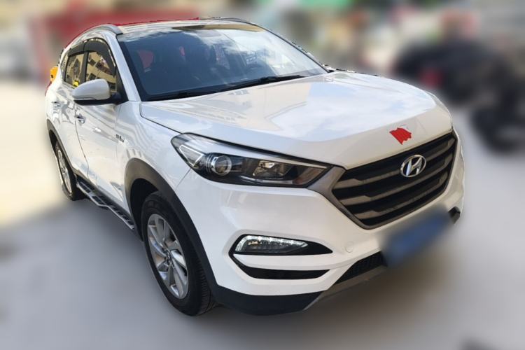 Used Hyundai Tucson 2015 1.6T Dual-Clutch Two-Wheel-Drive Smart Model Front Right 45 Deg