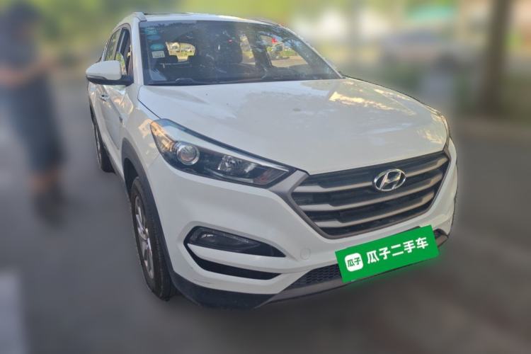 Used Hyundai Tucson 2015 1.6T Dual-Clutch Two-Wheel-Drive Smart Model Front Right 45 Deg