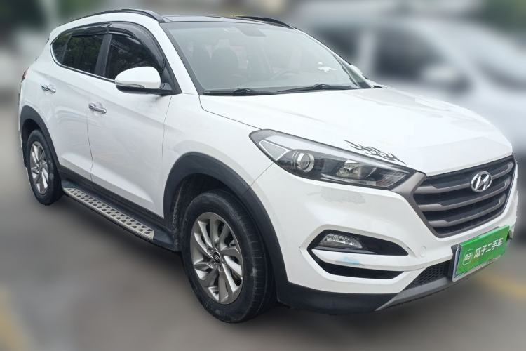 Used Hyundai Tucson 2015 2.0L Automatic Two-Wheel Drive Smart Version Front Right 45 Deg