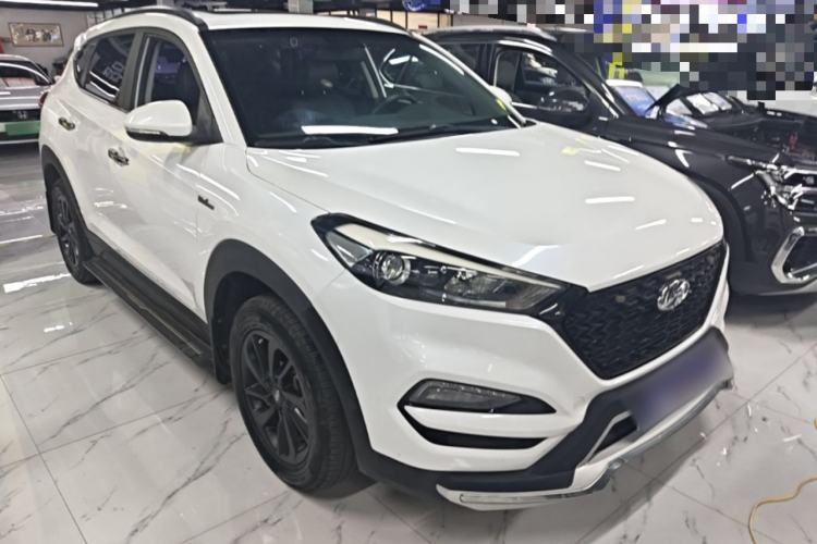Used Hyundai Tucson 2015 1.6T Dual-Clutch Two-Wheel-Drive Smart Model Front Right 45 Deg